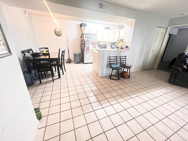 Photo - 350 Palm Cir W