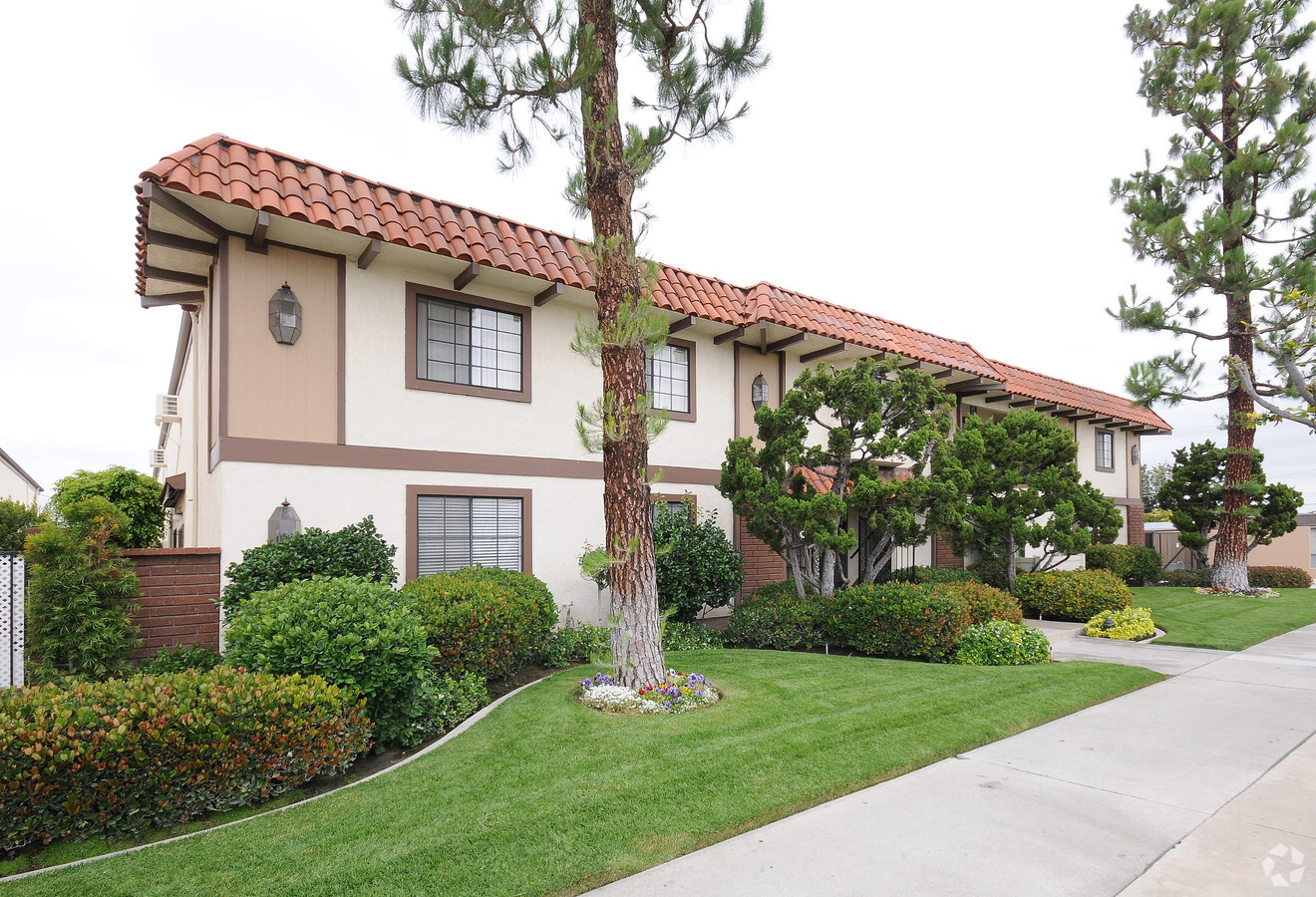 Nutwood Tree Apartments - Nutwood Tree Apartments
