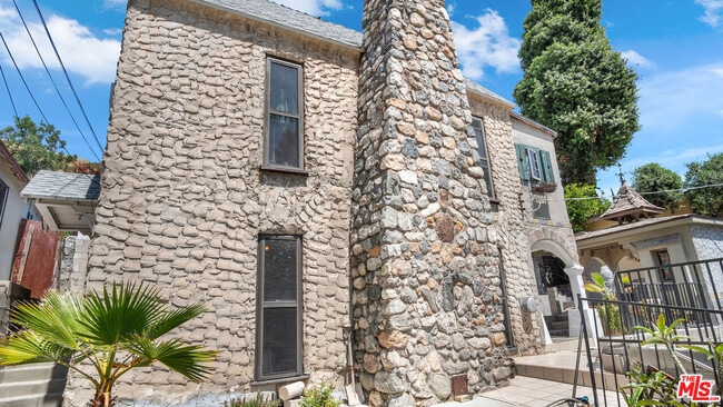 Photo - 2620 Commodore St