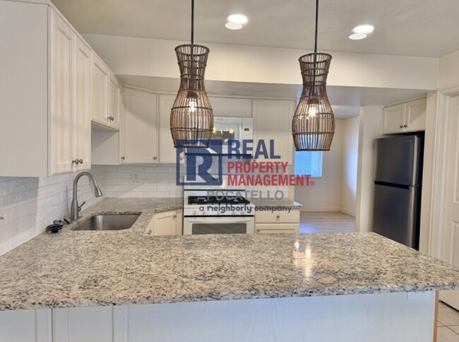 Photo - 3 Bed 1.5 Basth townhouse - 1 car garage