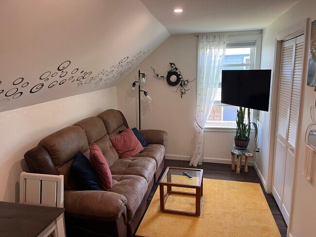 66 Hill St Unit Studioapartment
