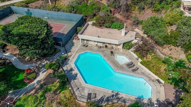 Building Photo - THANKSGIVING SPECIAL, $1,000 of 1st months rent - La Jolla Shores Heights - 4 Bedroom, 2.5 bath w...