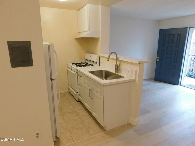 Photo - 6213 Whitsett Ave