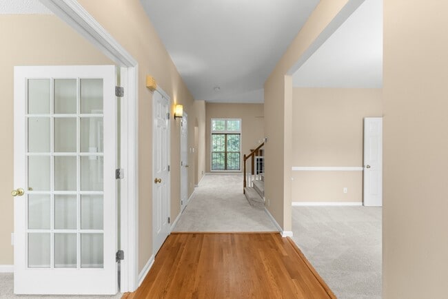 Photo - 108 Castlebury Creek Ct