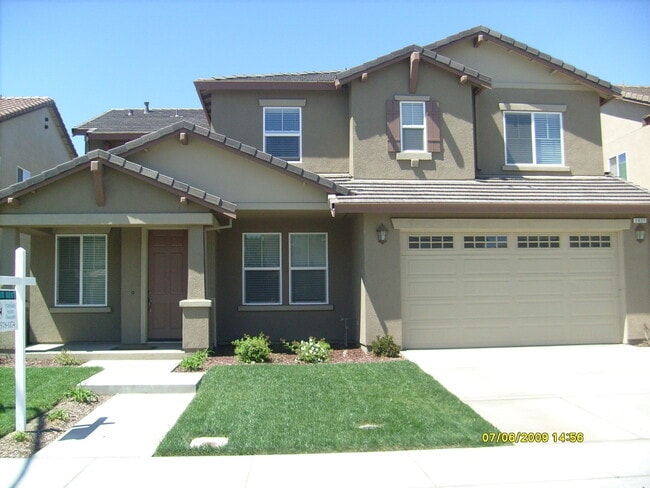 Building Photo - Beautiful 4 Bedroom Home on Prosperity, Modesto