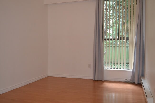 Photo - 2690 Kingsford Av