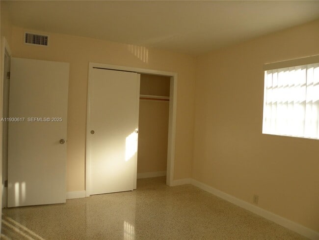 Building Photo - 1765 Venice Ln Unit 1E