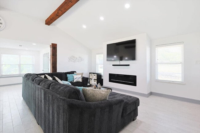 Building Photo - 9884 Cherokee Trail Rental