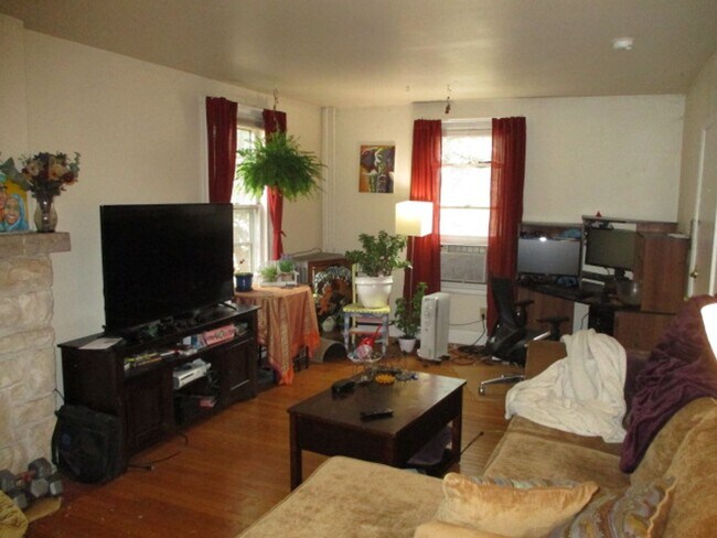 Photo - 152 E Gorham St Unidad #1