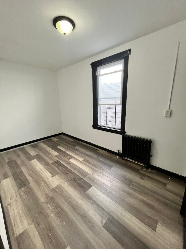 144 Clendenny Ave 3L
