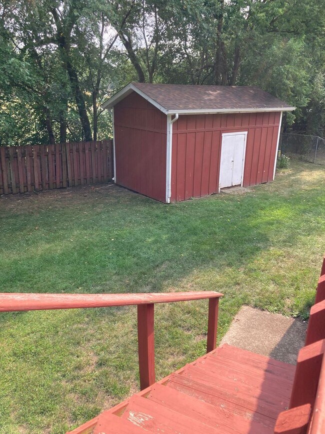 Photo - 809 Pettit Ct