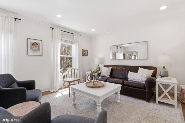 Photo - 20019 Great Falls Forest Dr