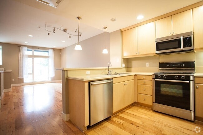 Building Photo - PALO ALTO SCHOOL DISTRICT- Tri-Level Execu... Rental