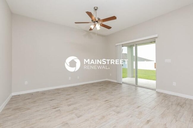 Photo - 3 Bedroom Pet-Friendly Home in GRAND ISLAND, FL with Main Street Renewal