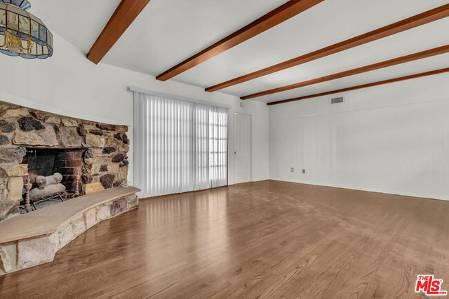 Photo - 9322 Lasaine Ave