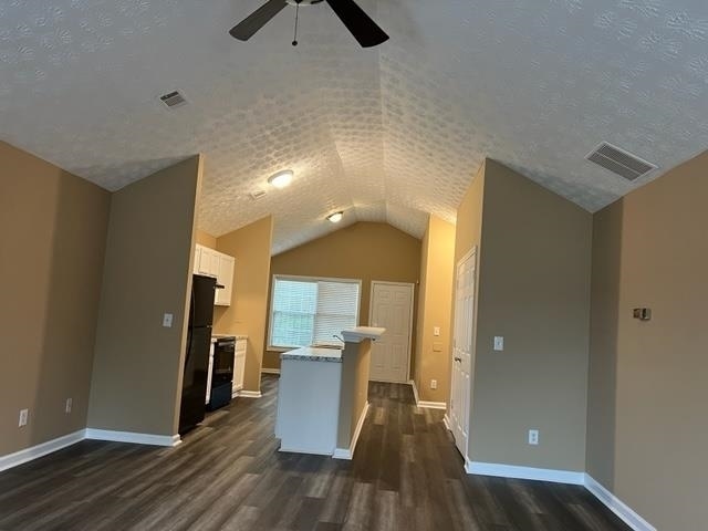 Photo - 5200 Alexander St