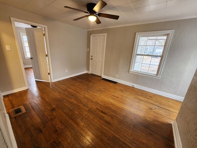 Photo - Spacious 3-Bedroom, 1-Bathroom Home AVAILABLE NOW!!