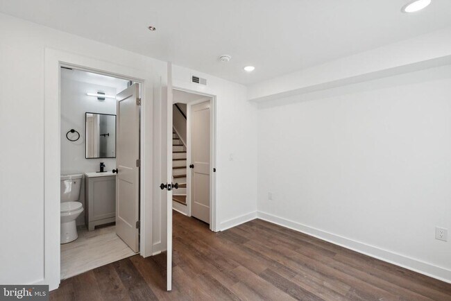 Photo - 4237 Mantua Ave