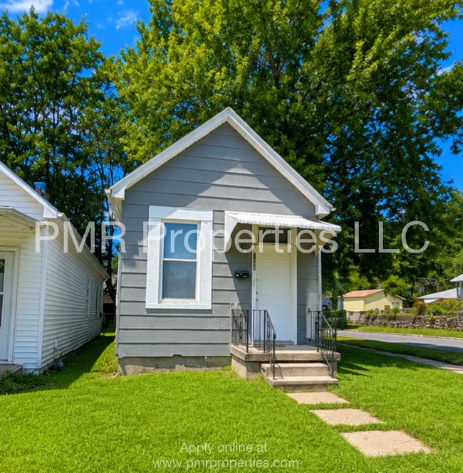 Building Photo - 1 Bedroom /1 Bathroom Apartment