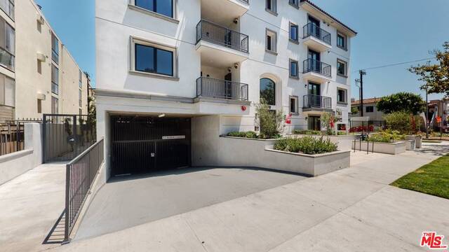 Photo - 1070 S Bedford St Unidad 103