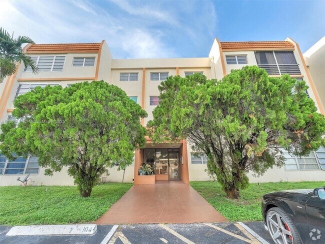 Building Photo - 2551 NW 41st Ave Unit 303 Rental