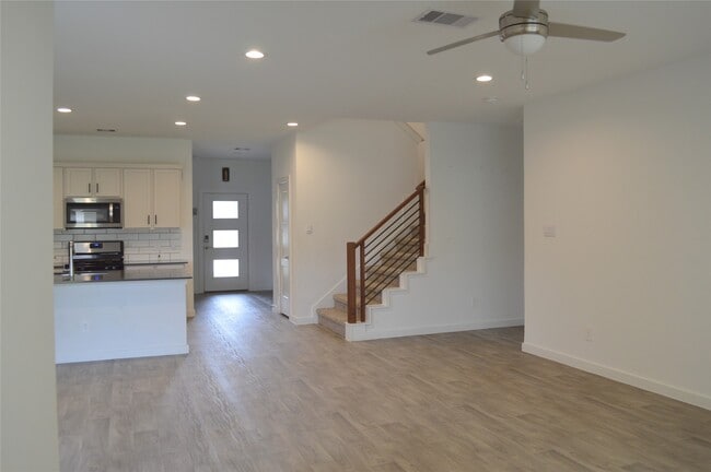 Photo - 10313 Cascade Range Ln