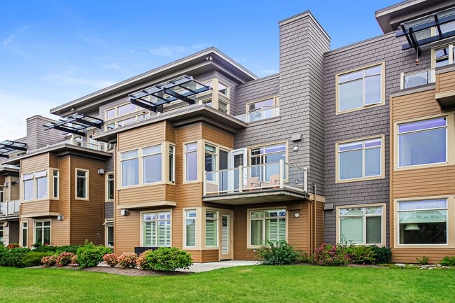 Building Photo - Newer 2 bed 2 bath Edmonds Condo, $4000/mo. Unit 213