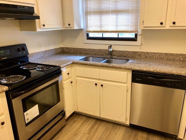 Photo - 119 Village Green Unidad 119