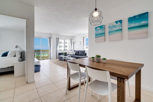 Building Photo - 3100 Collins Ave Unit 1101