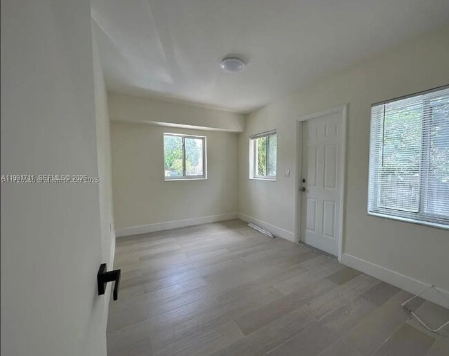 Photo - 1514 SW 6th St Unit 4