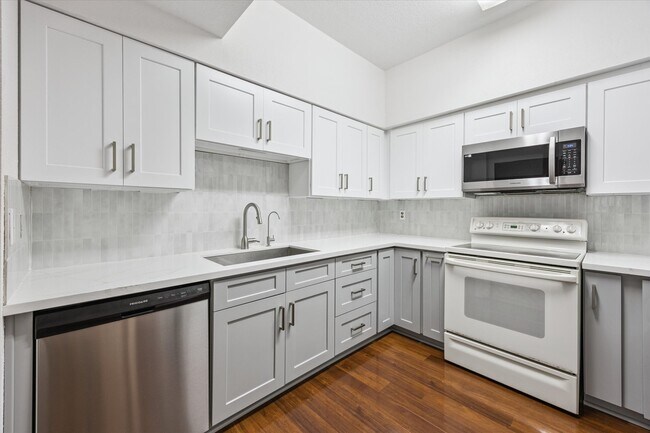 Building Photo - 8100 Cambridge St Unit 123 Rental