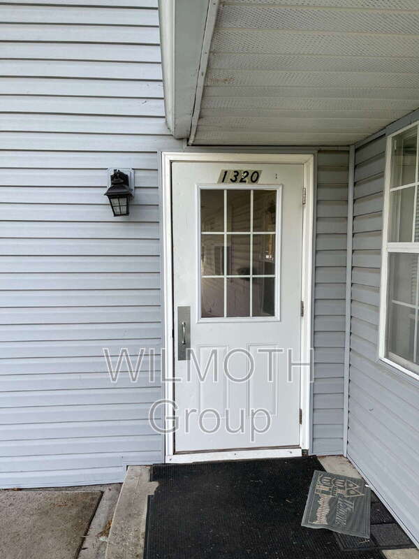 Photo - 1320 Millerwood Dr Unidad #4