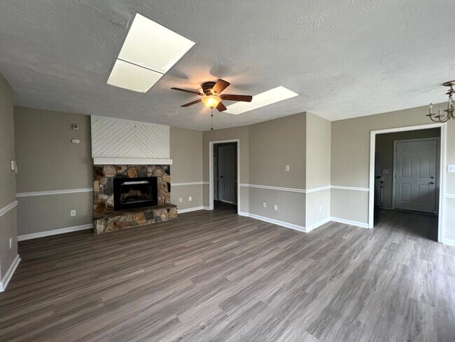 Photo - 544 Auburndale Ln