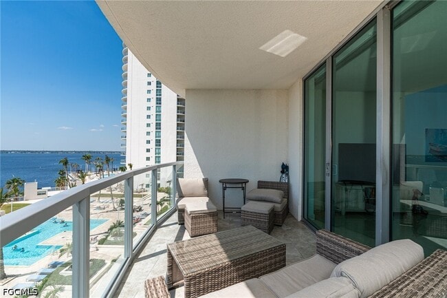 Building Photo - 3000 Oasis Grand Blvd Unit 801