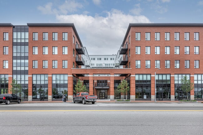 Hobson's Landing, redefining premiere living in downtown Portland. - 383 Commercial St Unit 610