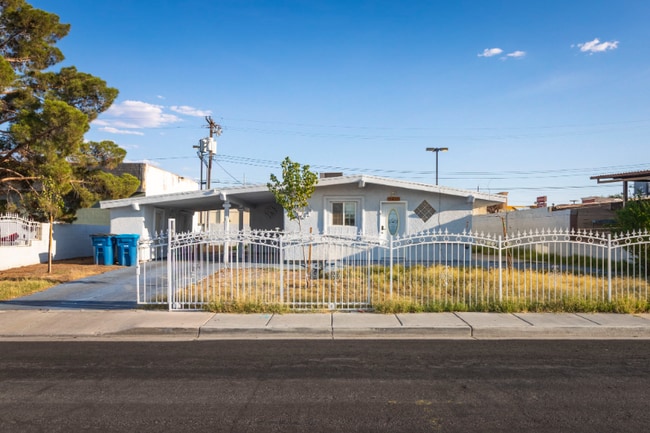 Photo - 2417 E Wilson Ave