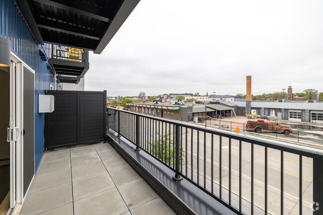 Studio - 522SF - Balcony