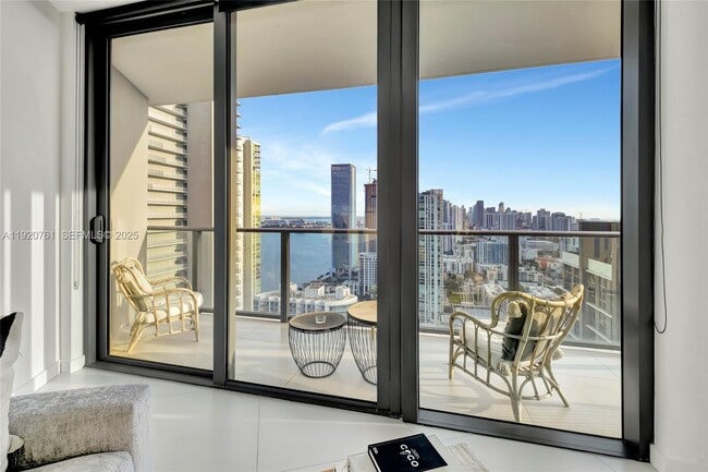 Photo - 501 NE 31st St Unidad 3708