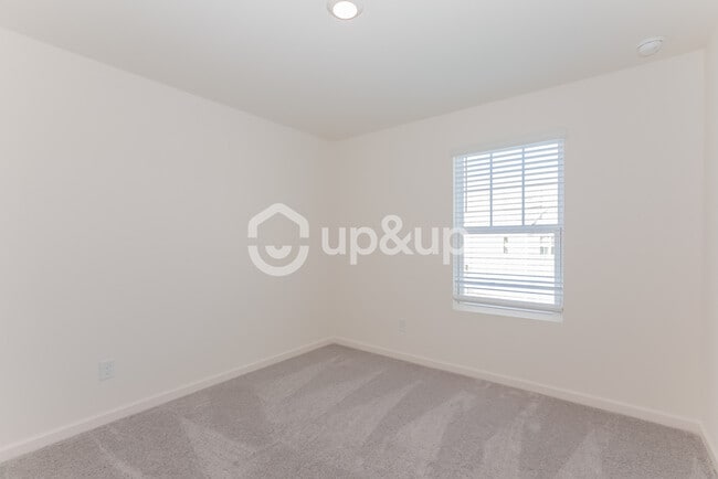 Fantastic 3bd/2.5ba home! Let yourself in!