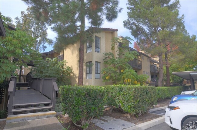Building Photo - 25541 Indian Hill Ln Unit #p Rental