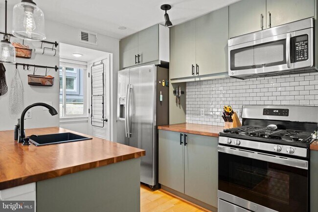 Photo - 1439 Chapin St NW Unidad 103