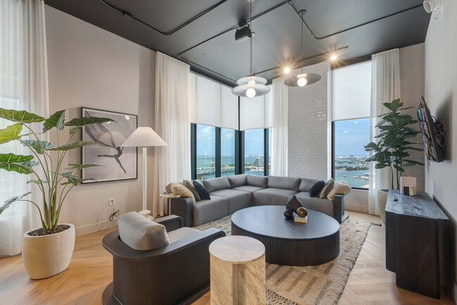 Photo - 121 NE 5th St Unit SI ID1388735P