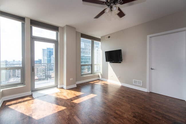 Photo - 565 W Quincy St Unit 1808