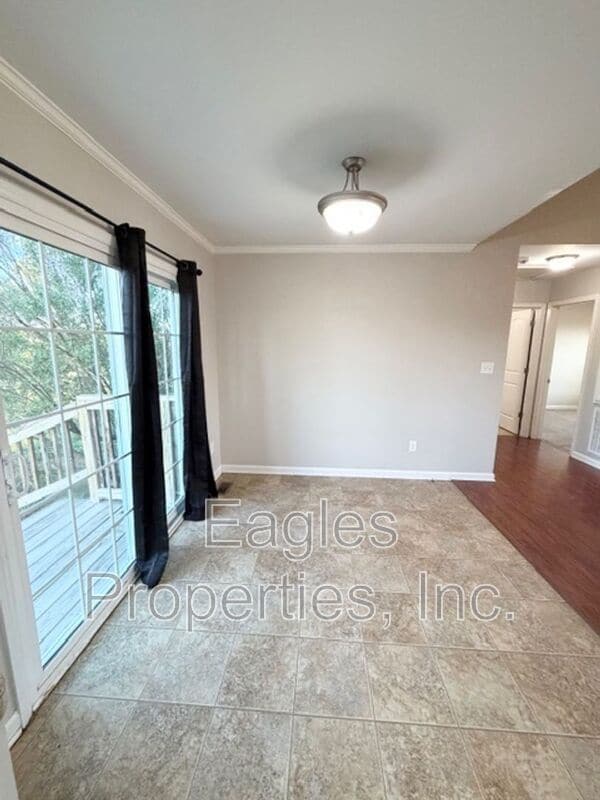 200 Labrador Ct
