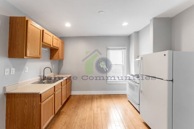 Building Photo - 346-346 Diamond Ave SE Unit 2