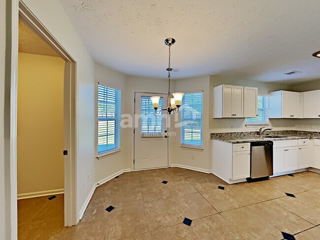 Photo - 560 Cedarhurst Rd