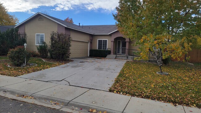 Photo - 917 W Greenhead St