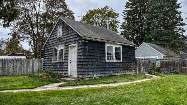 Photo - 106 Maple St