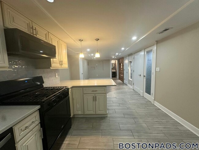 Photo - 100 St Andrew Rd Unit B