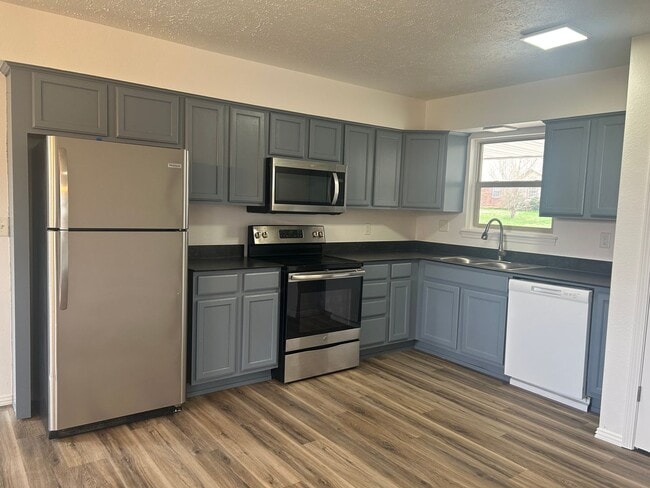 107 W Maple St